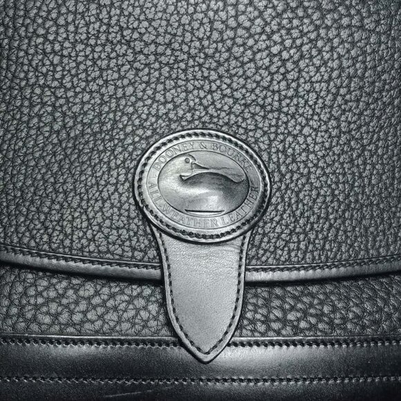 Rare VIntage Dooney & Bourke East/West Shoulder Bag P174 in Black - Picture 9 of 13